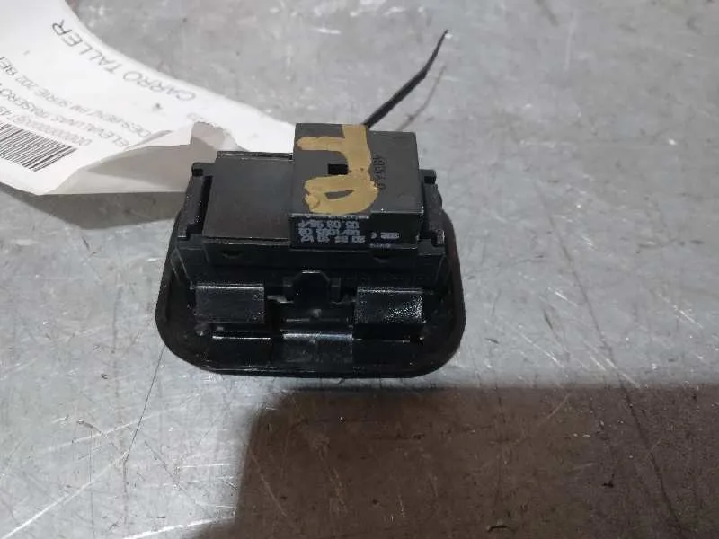 Mando Elevalunas Trasero Derecho para Mercedes-Benz Clase C (W202) Berlina