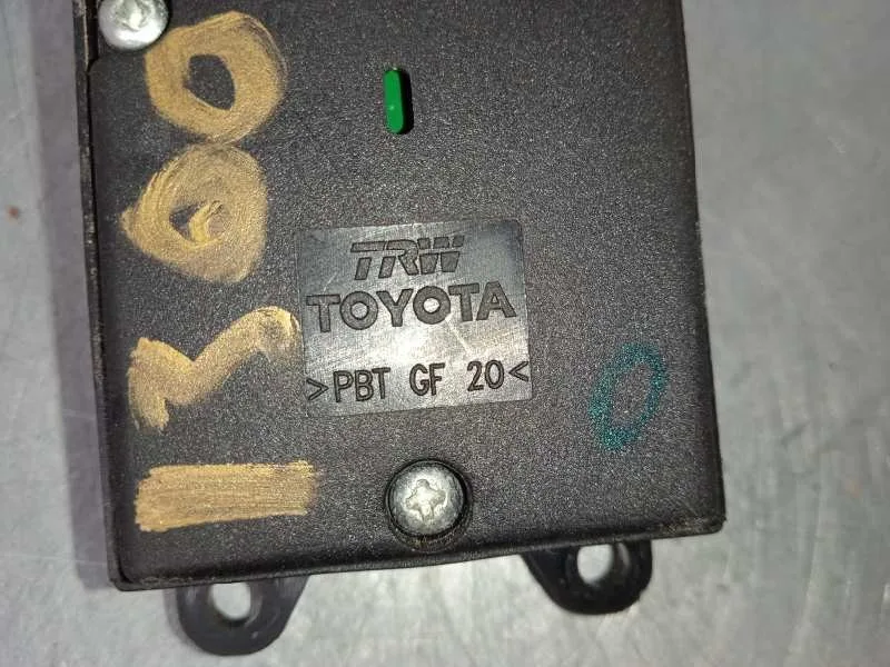 Mando Elevalunas Delantero Izquierdo para Toyota Avensis Berlina (T 22)