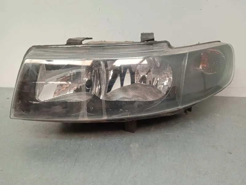 Faro Izquierdo para Seat Leon (1M1)