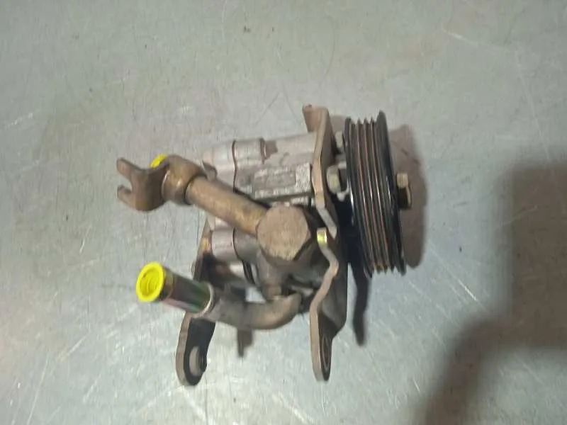 Bomba Direccion para Nissan Micra (K11)