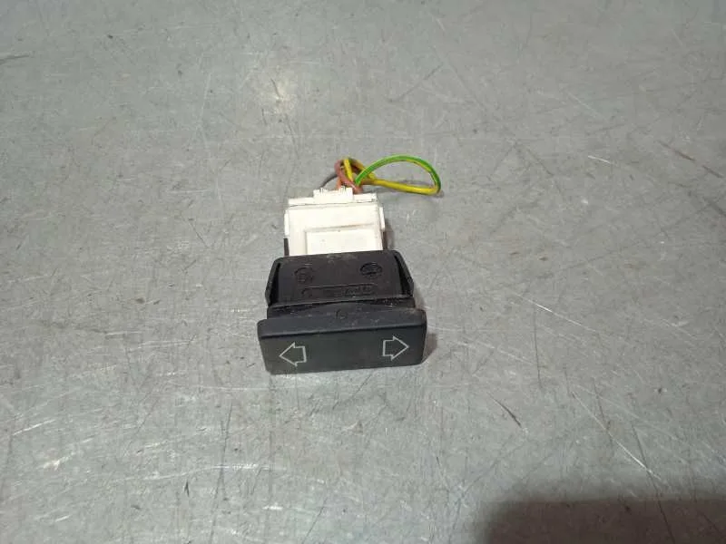 Mando Elevalunas Delantero Izquierdo para Peugeot 106 (S2)
