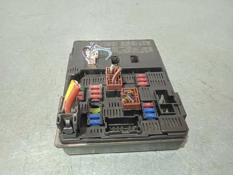 Caja Reles / Fusibles para Nissan Note
