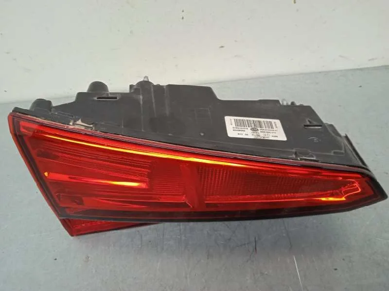 Piloto Trasero Izquierdo Interior para Audi A4 Berlina (8W2)