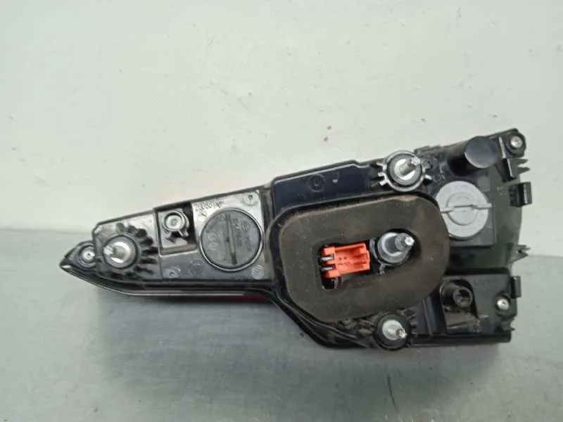 Piloto Trasero Izquierdo Interior para Audi A4 Berlina (8W2)