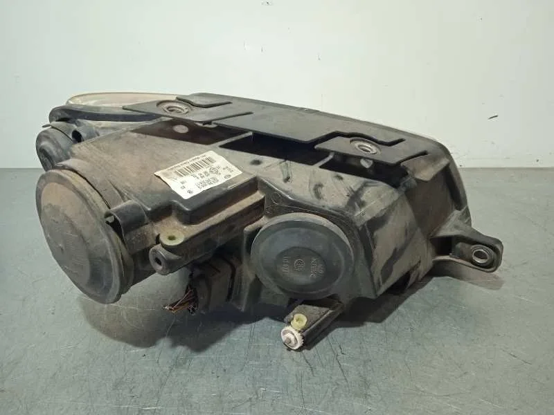 Faro Izquierdo para Volkswagen Passat Variant (3C5)