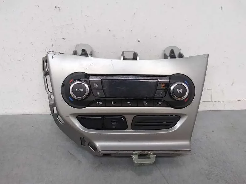 Mando Climatizador para Ford Focus Lim. (Cb8)