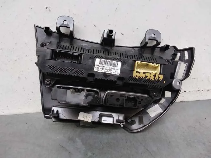 Mando Climatizador para Ford Focus Lim. (Cb8)