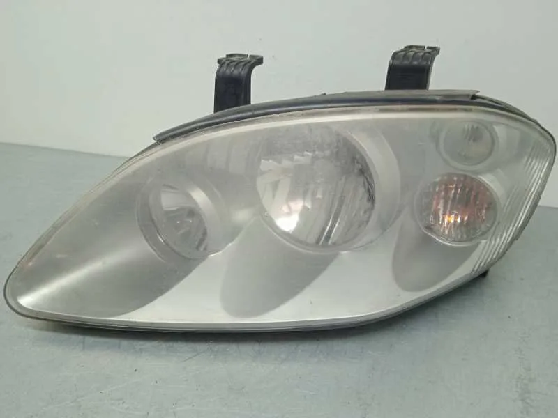 Faro Izquierdo para Ssangyong Rodius