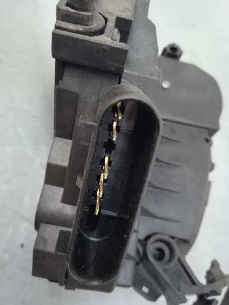 Cerradura Puerta Delantera Izquierda para Ford Focus Lim. (Cb8)