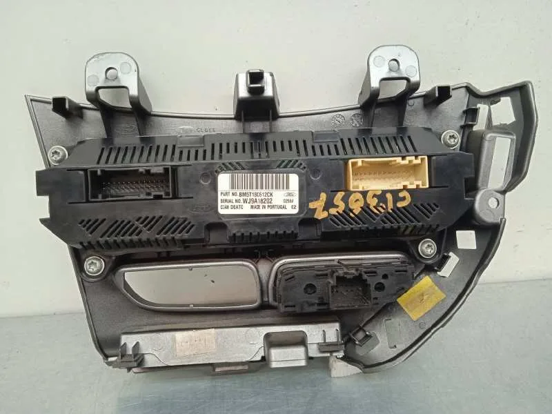 Mando Climatizador para Ford Focus Lim. (Cb8)