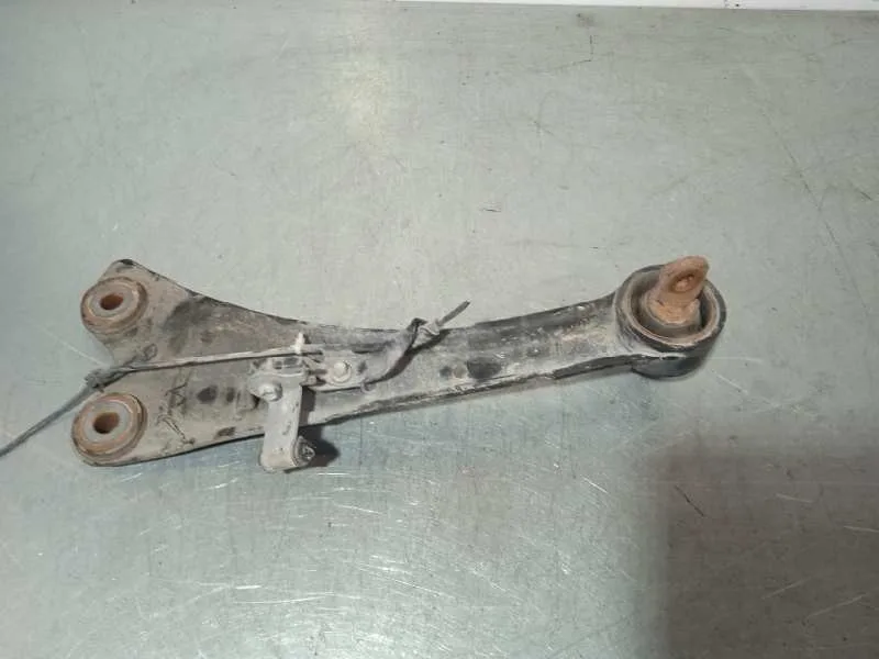 Brazo Suspension Inferior Trasero Izquierdo para Toyota Auris