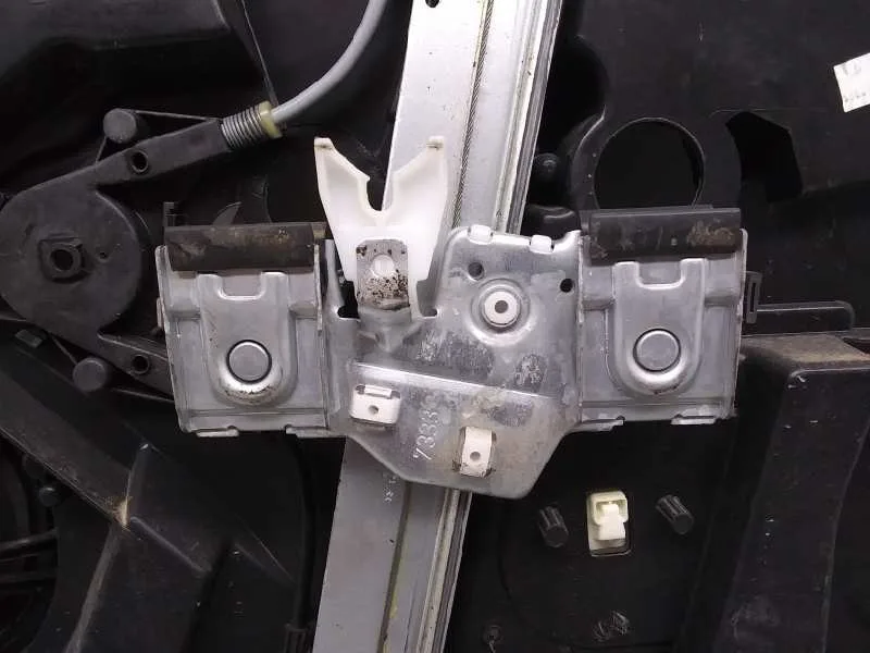 Elevalunas Delantero Izquierdo para Ford Fiesta (Ccn)