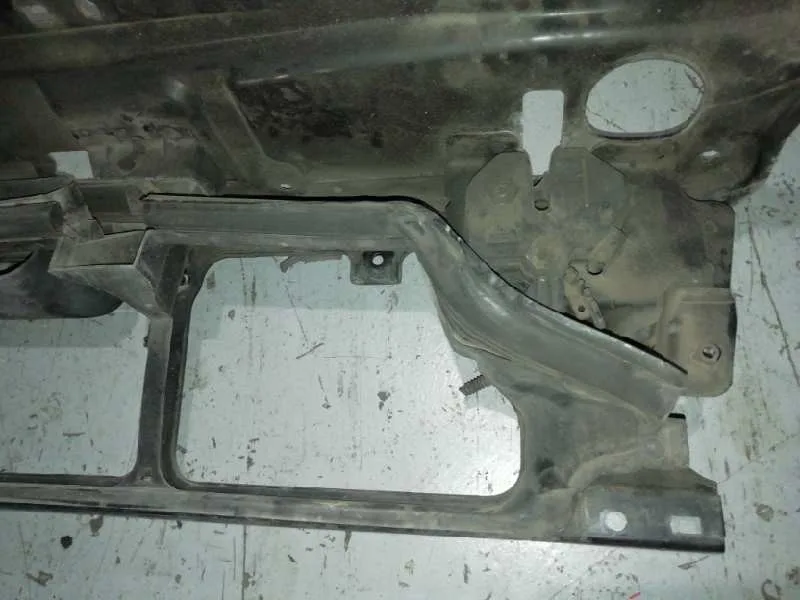 Travesano Superior para Volvo S60 Berlina