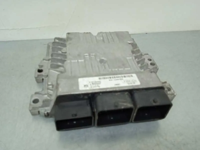 Centralita Motor Uce para Ford Focus Lim. (Cb8)