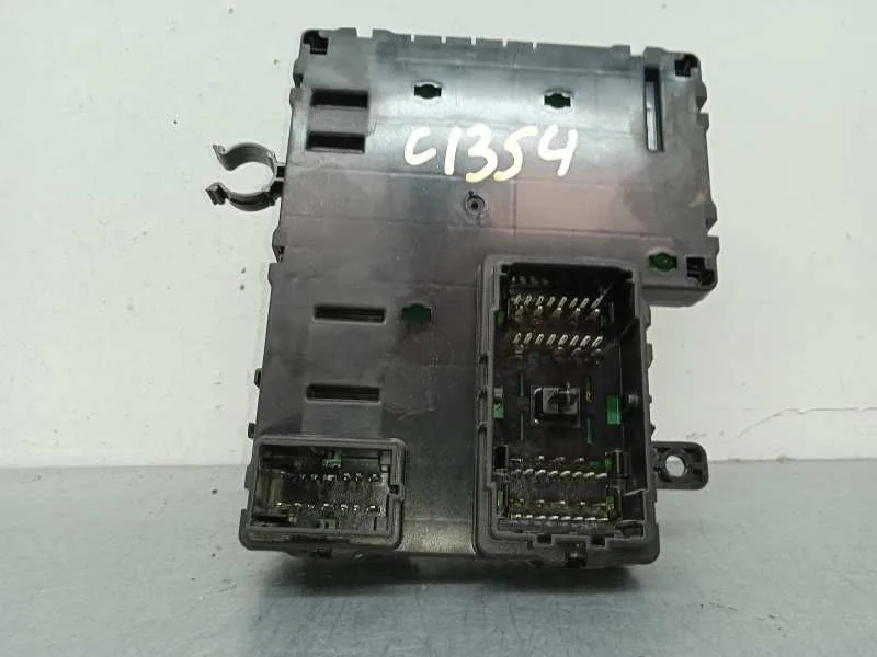 Caja Reles / Fusibles para Kia Carnival
