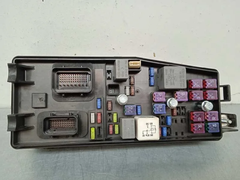 Caja Reles / Fusibles para Kia Carnival