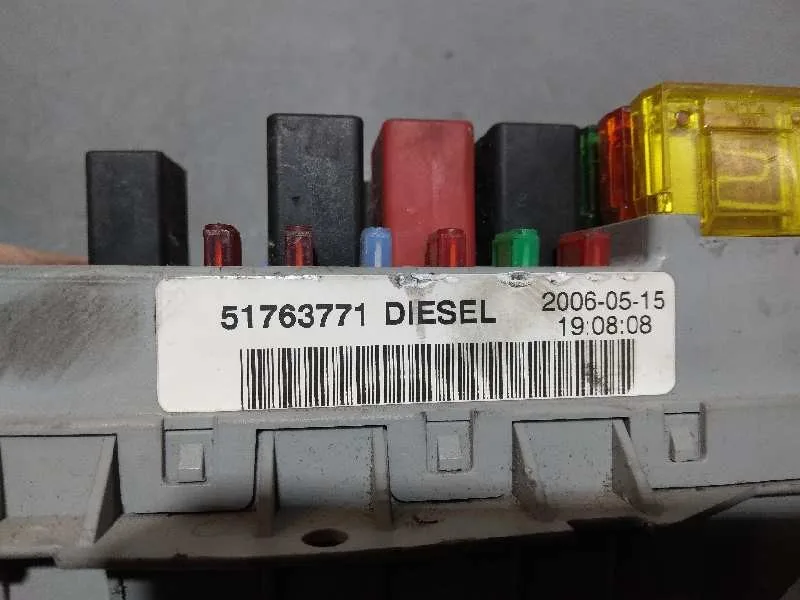 Caja Reles / Fusibles para Fiat Doblo (119)