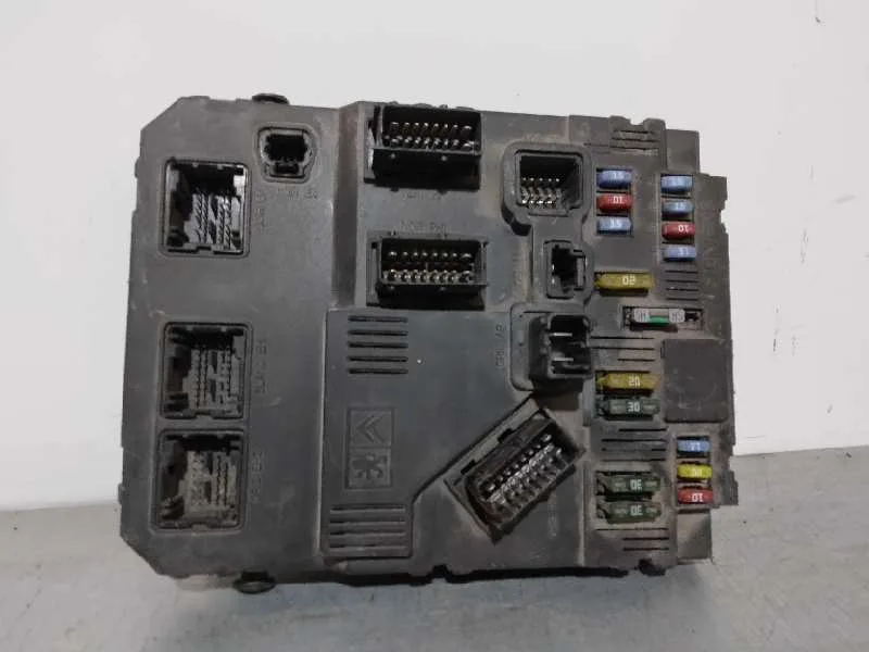 Caja Reles / Fusibles para Peugeot 407