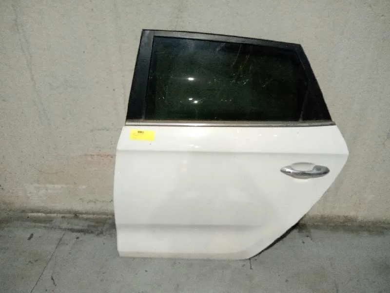 Puerta Trasera Izquierda para Kia Carens ( )