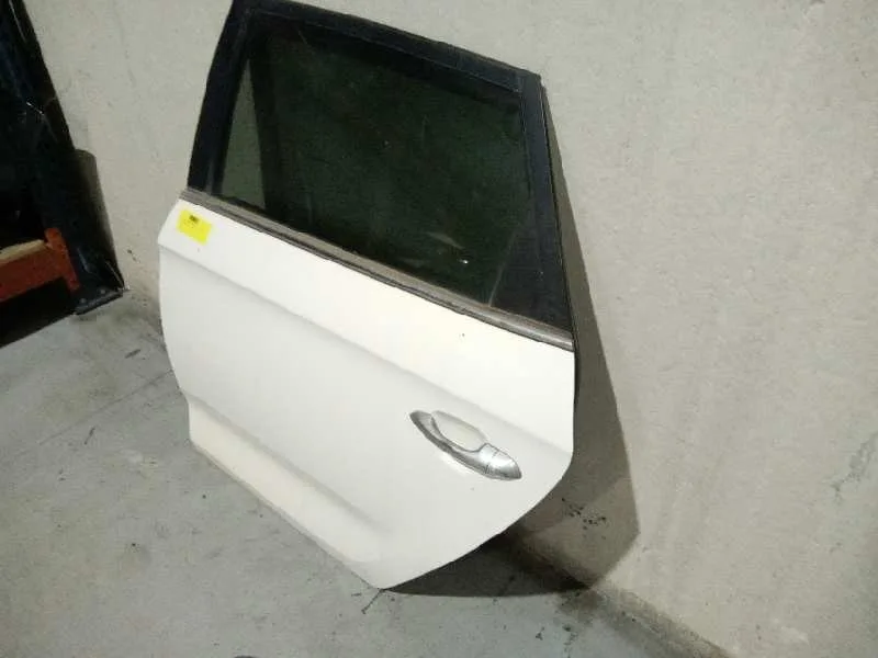 Puerta Trasera Izquierda para Kia Carens ( )