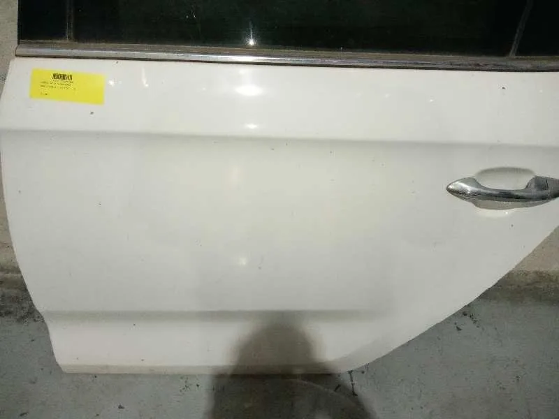 Puerta Trasera Izquierda para Kia Carens ( )