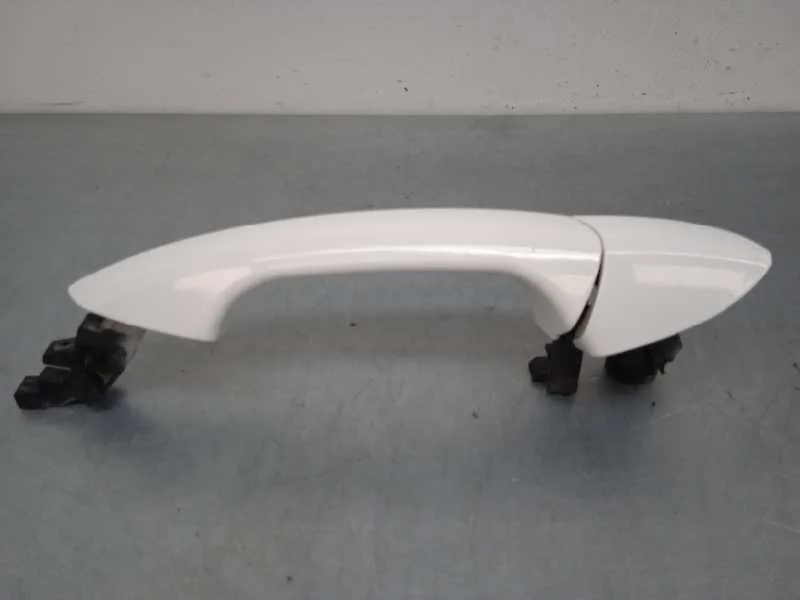 Maneta Exterior Delantera Derecha para Mercedes-Benz Clase C (W204) Lim.