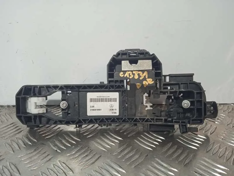 Maneta Exterior Delantera Derecha para Mercedes-Benz Clase C (W204) Lim.