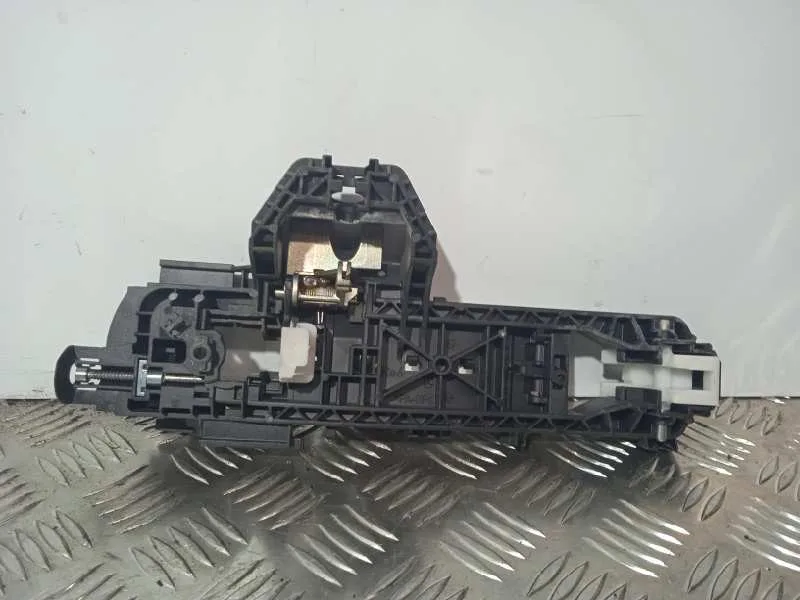 Maneta Exterior Delantera Derecha para Mercedes-Benz Clase C (W204) Lim.