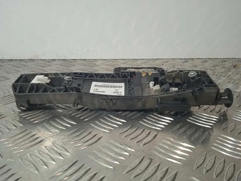 Maneta Exterior Delantera Derecha para Mercedes-Benz Clase C (W204) Lim.