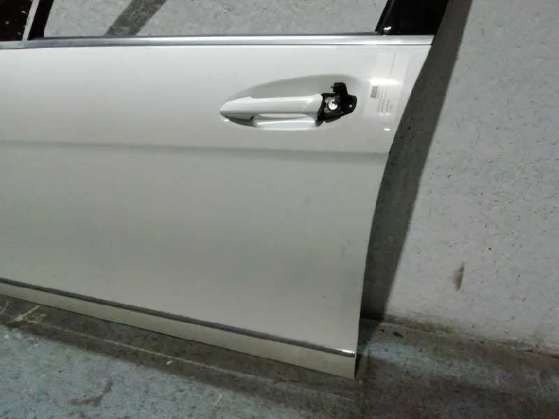 Puerta Delantera Izquierda para Mercedes-Benz Clase C (W204) Lim.