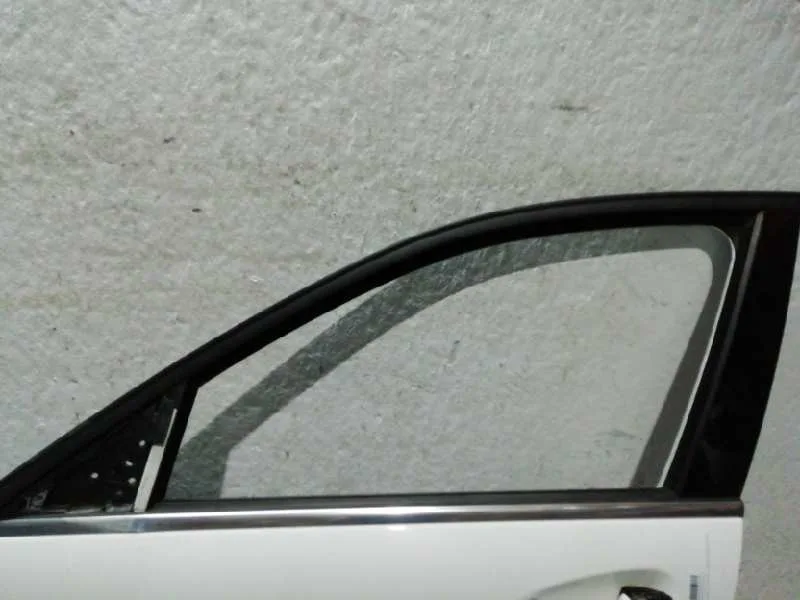 Puerta Delantera Izquierda para Mercedes-Benz Clase C (W204) Lim.