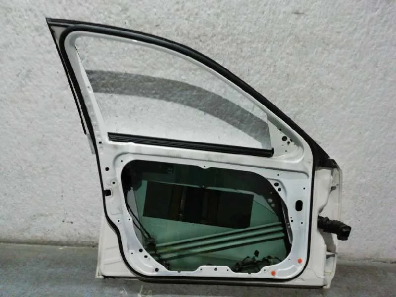 Puerta Delantera Izquierda para Mercedes-Benz Clase C (W204) Lim.