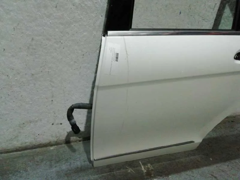 Puerta Trasera Izquierda para Mercedes-Benz Clase C (W204) Lim.