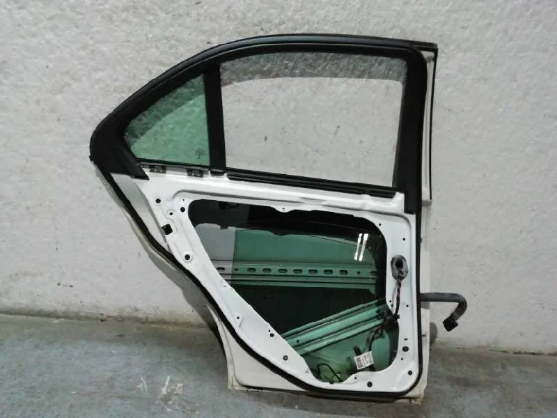 Puerta Trasera Izquierda para Mercedes-Benz Clase C (W204) Lim.