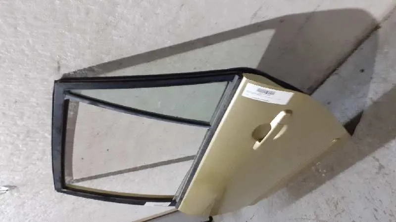 Puerta Trasera Izquierda para Toyota Corolla Verso (E12)