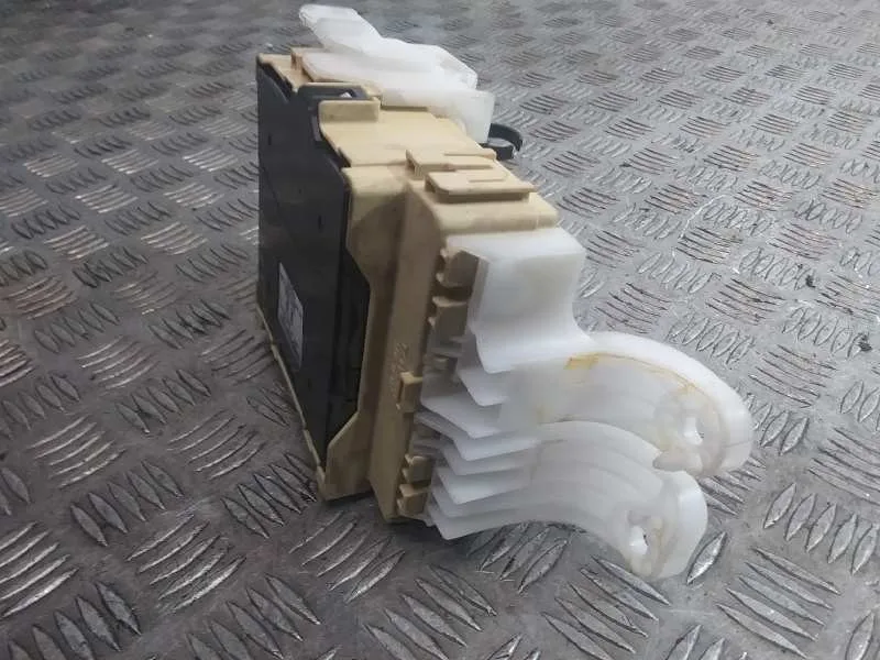 Caja Reles / Fusibles para Toyota Auris