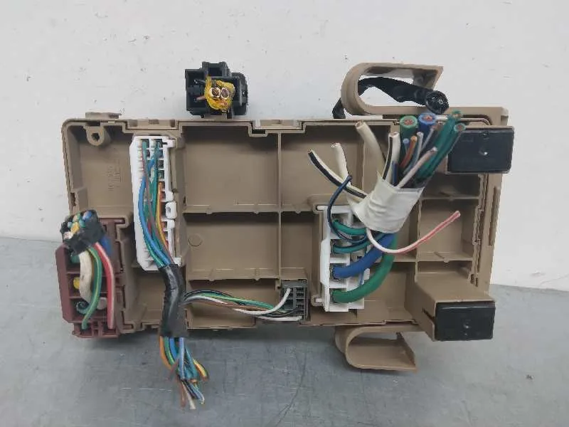 Caja Reles / Fusibles para Subaru Legacy Lim. B14