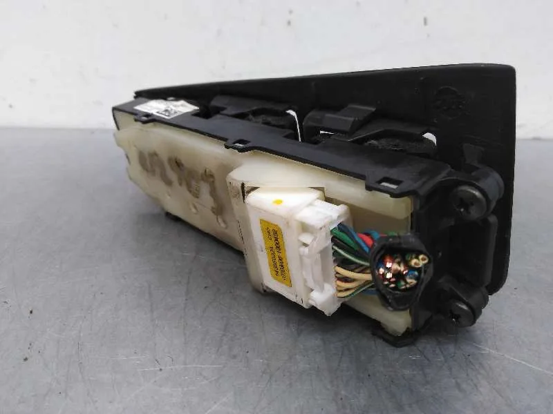Mando Elevalunas Delantero Izquierdo para Toyota Avensis Berlina (T25)