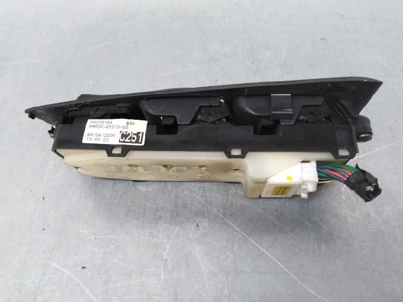 Mando Elevalunas Delantero Izquierdo para Toyota Avensis Berlina (T25)