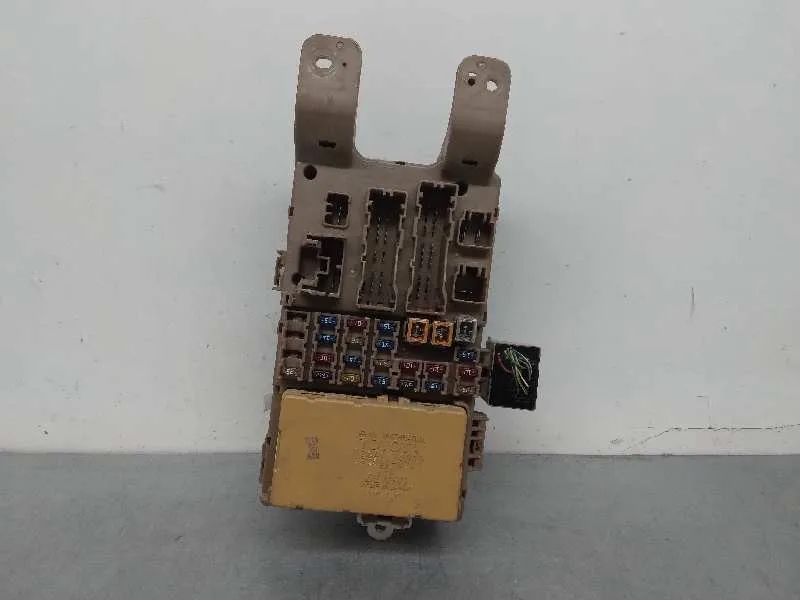Caja Reles / Fusibles para Toyota Corolla Verso (E12)