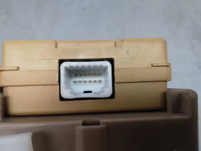 Caja Reles / Fusibles para Toyota Corolla Verso (E12)