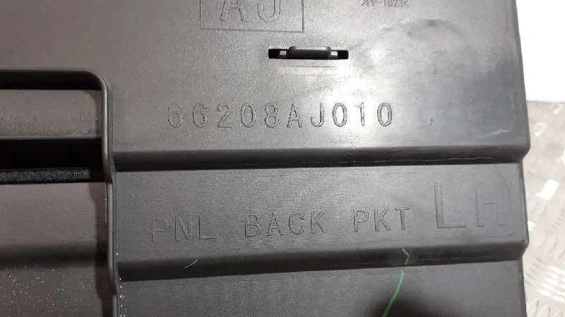 Guantera para Subaru Legacy Lim. B14