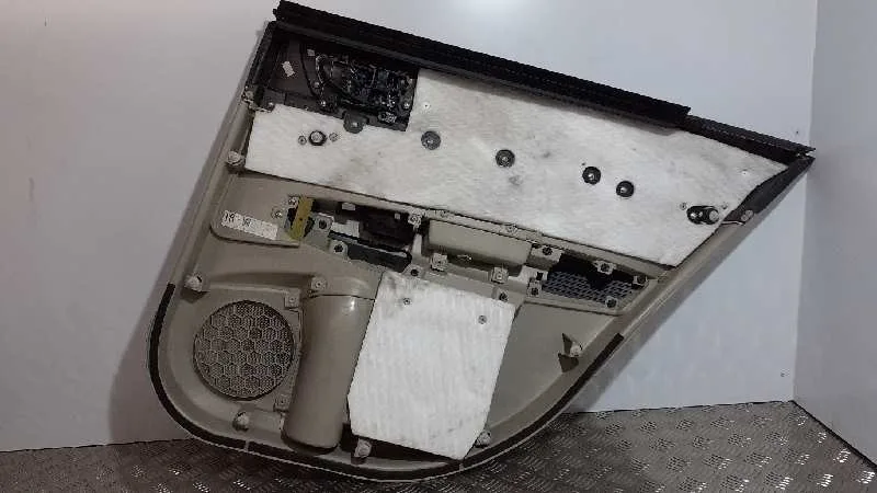 Guarnecido Puerta Trasera Izquierda para Subaru Legacy Lim. B14