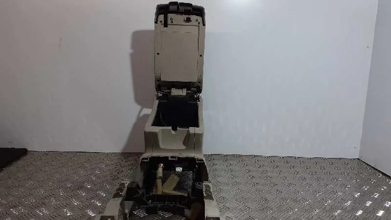 Apoyabrazos Central para Subaru Legacy Lim. B14