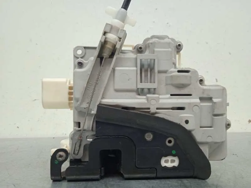 Cerradura Puerta Delantera Derecha para Volkswagen Passat Lim. (362)