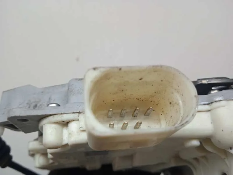 Cerradura Puerta Delantera Derecha para Volkswagen Passat Lim. (362)