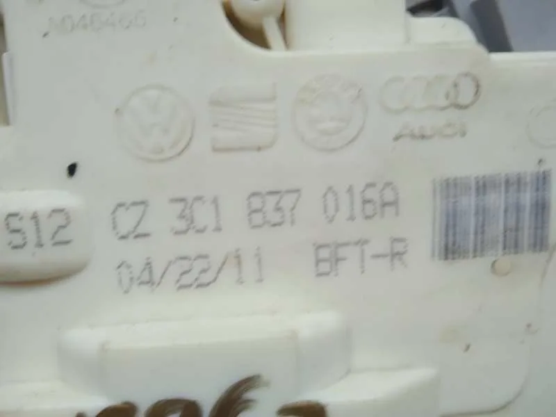 Cerradura Puerta Delantera Derecha para Volkswagen Passat Lim. (362)