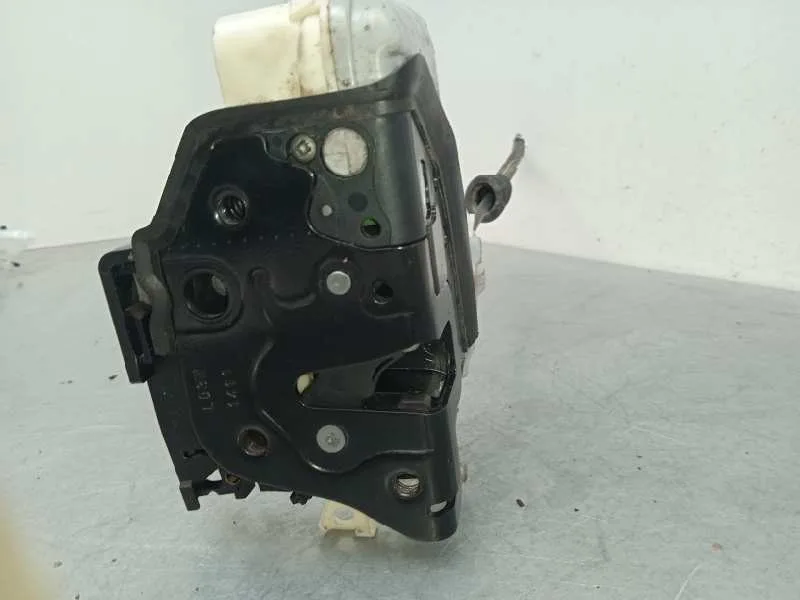 Cerradura Puerta Delantera Izquierda para Volkswagen Passat Lim. (362)