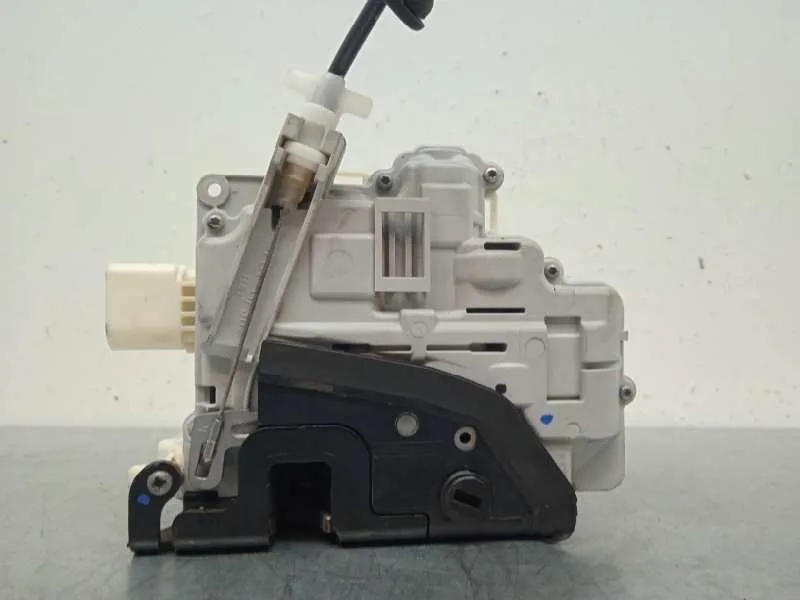 Cerradura Puerta Trasera Derecha para Volkswagen Passat Lim. (362)