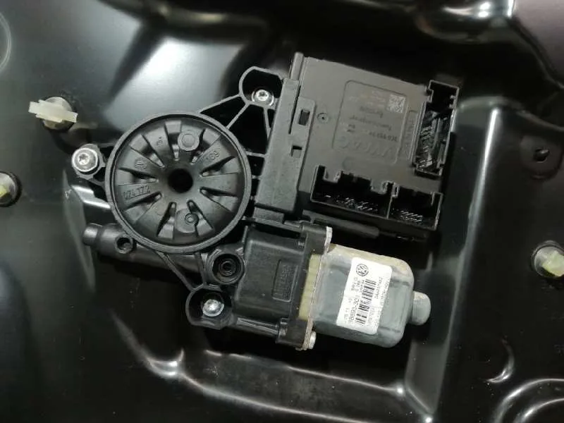 Elevalunas Delantero Derecho para Volkswagen Passat Lim. (362)